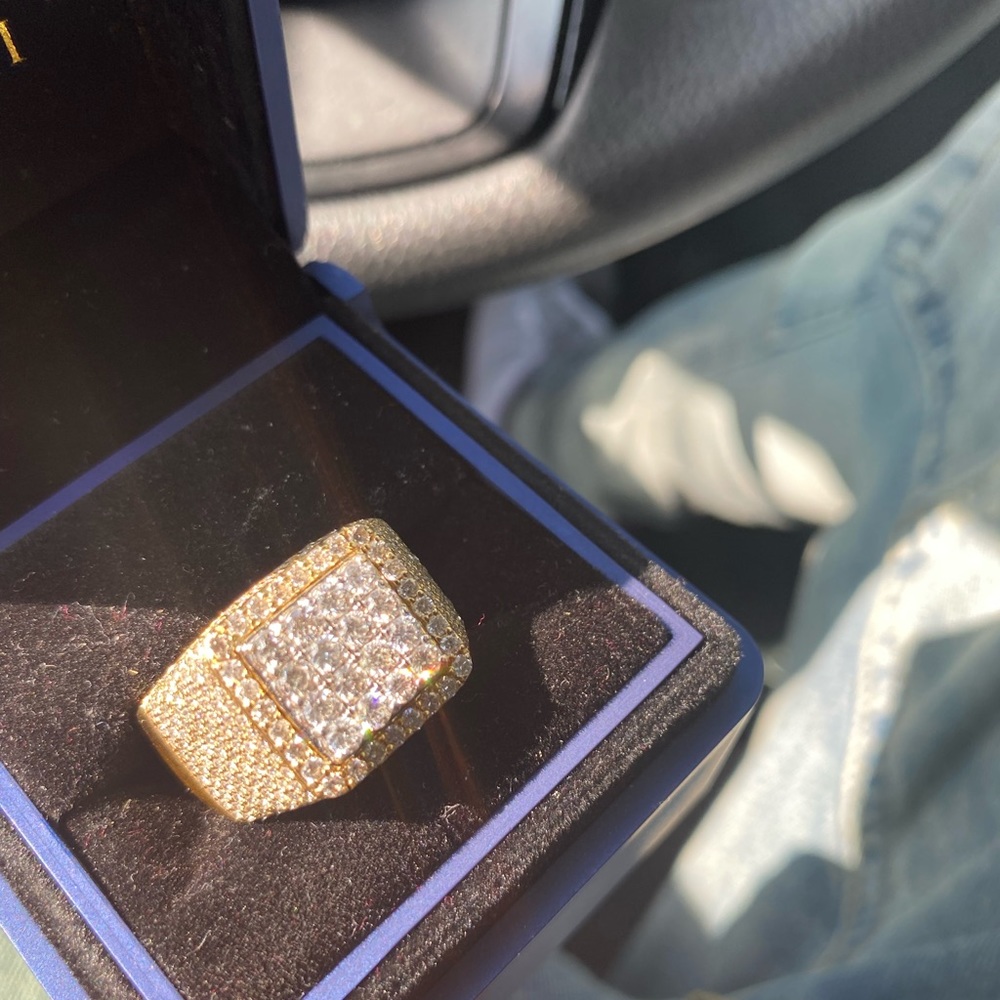 10k diamond ring. 5 karats in vs to vvs diamonds.